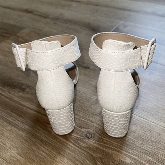 Chinese Laundry Textured White Heels - Picture 4 of 7